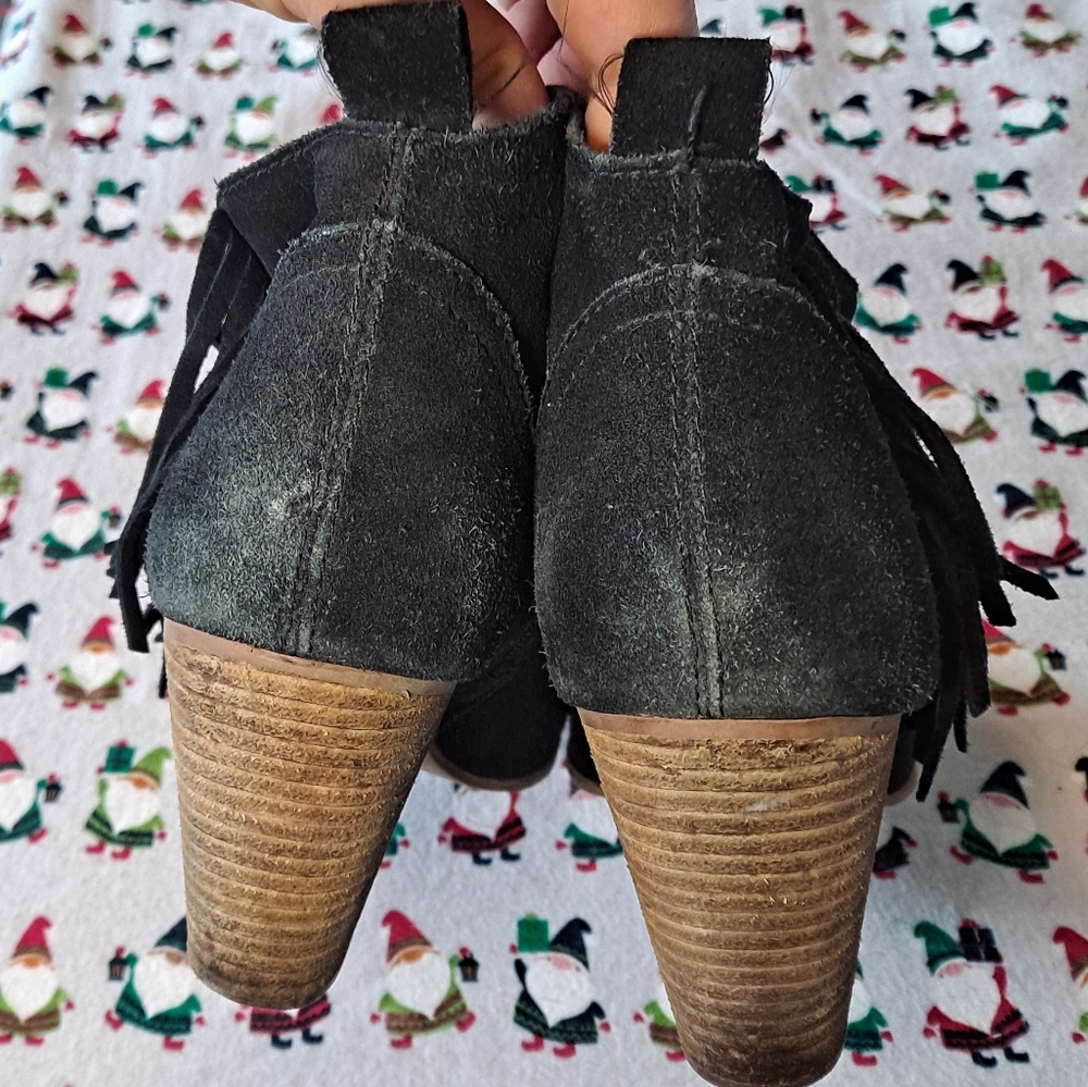 Stylish distressed black suede Steve Madden fringe booties, 10 - Picture 10 of 12